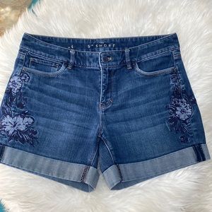 🔹🔹WHITE HOUSE BLACK MARKETBLUE JEAN SHORTS🔹🔹
